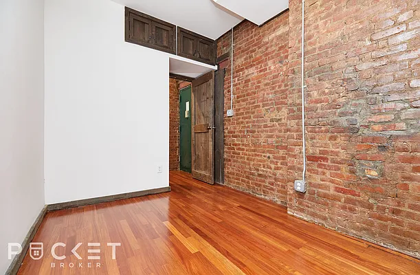 Rented by PocketBroker Inc | media 40