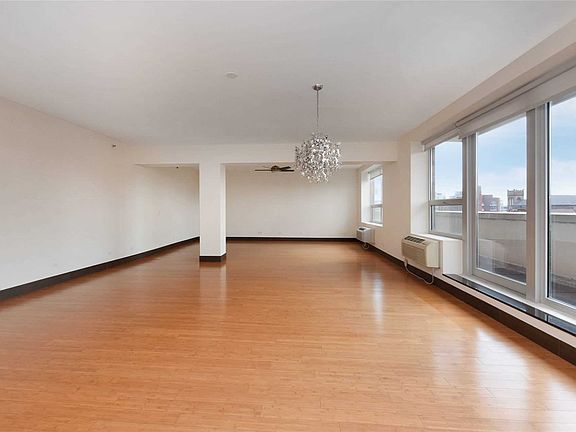 4th image of 543 48th Ave