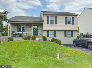 512 Wawassan Dr, Honey Brook, PA 19344