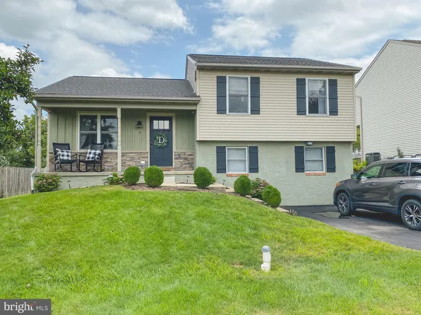 512 Wawassan Dr, Honey Brook, PA 19344