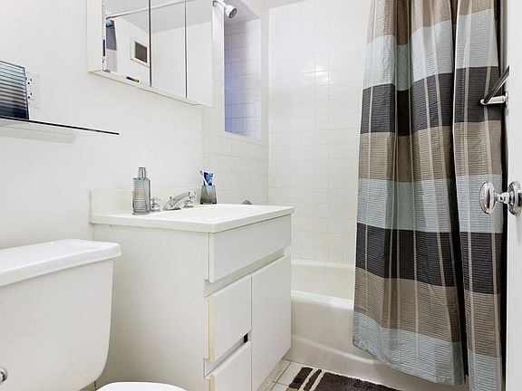 4th image of 430 E 77th St APT 5E