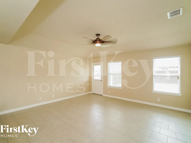 8715 Ritter Ldg — Photo 3