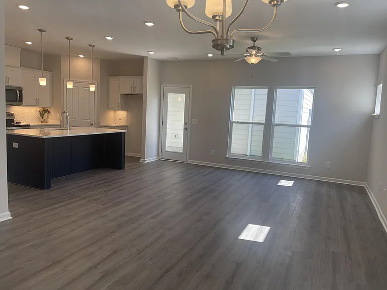 1044 Indigo Aly — Photo 2