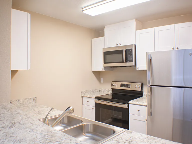 Lakeview — Photo 10