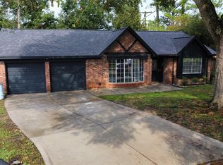 907 Michael St, Alvin, TX 77511
