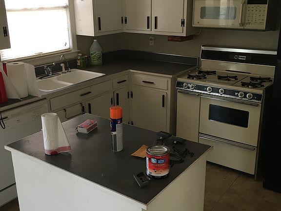4th image of 104 W 97th St