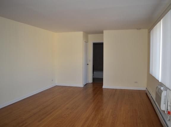 3rd image of 2520 W Berwyn Ave Unit 2C