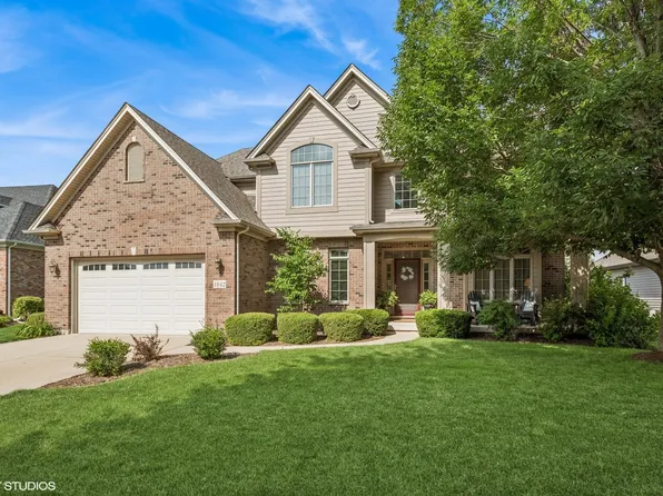 1042 Oak St, Sugar Grove, IL 60554