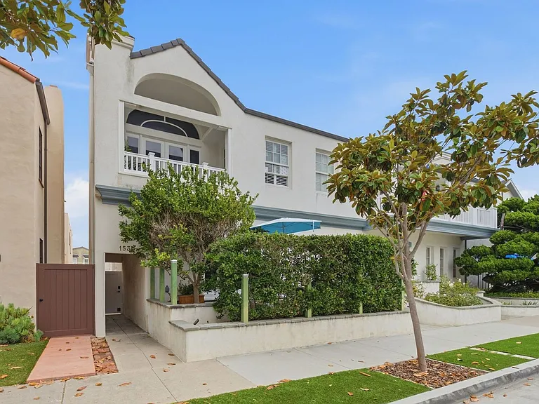 1530 Miramar Dr — Photo 1