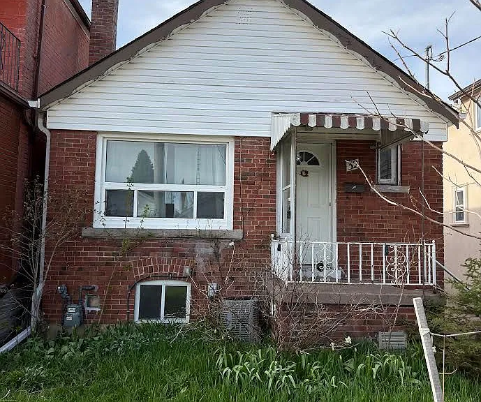 32 Belgravia Ave #MAIN — Photo 1