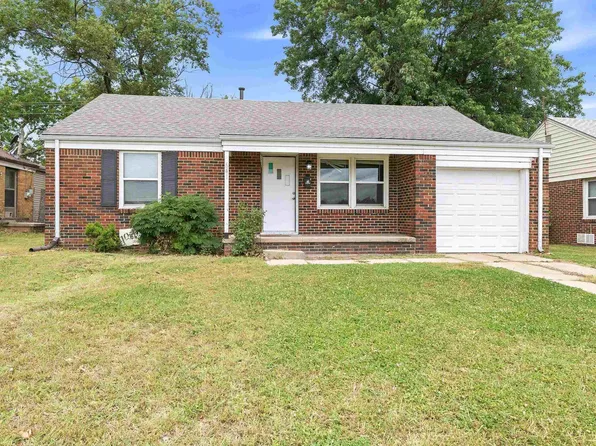 641 S Apache Dr, Wichita, KS 67207