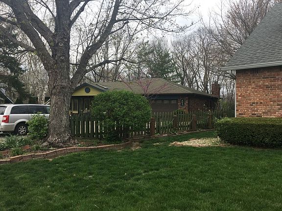 2nd image of 120 Dahlia Ln