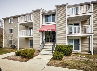 6 Post Oak Ln APT 5, Natick, MA 01760