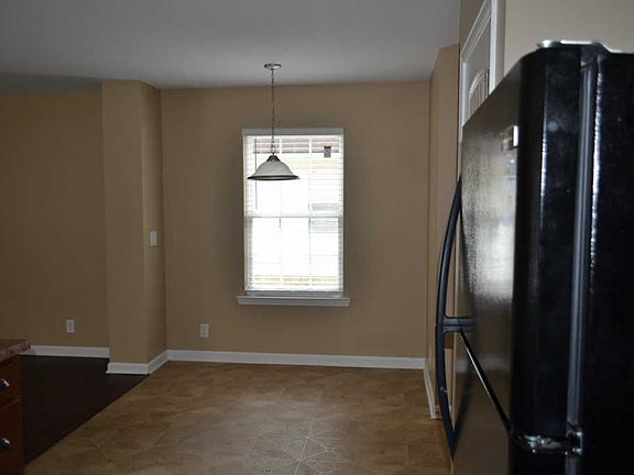 4th image of 810 N Academy St APT B