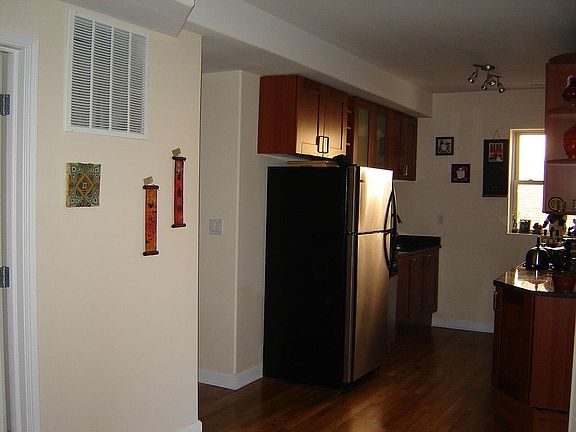 3rd image of 1667 W Farwell Ave APT 2N
