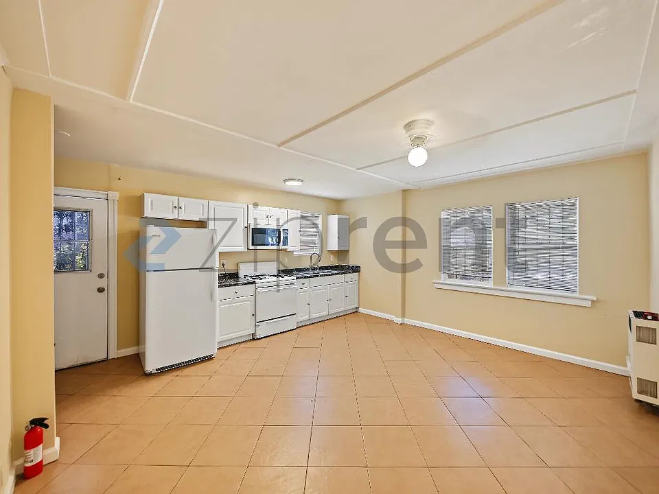 2230 3/4 W 15th St #10