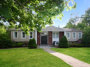 2 Bloomingdale Dr, Scarsdale, NY 10583
