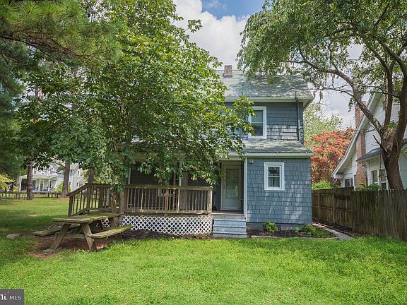 3rd image of 208 W London Ave