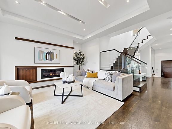 5th image of 220 Roe Ave