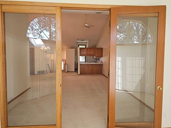 4th image of 2206 10th Ave SE