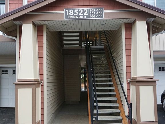 2nd image of 10804 NE Holly St Unit 106