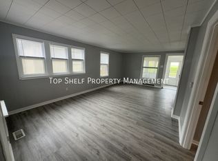 3632 Cambridge St, Des Moines, IA 50313