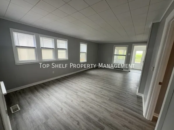 3632 Cambridge St, Des Moines, IA 50313