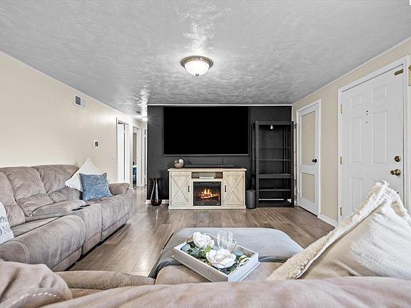 5th image of 1317 Cottonwood Dr