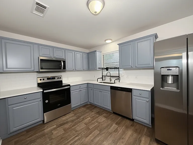 701 N Mirick Ave — Photo 3
