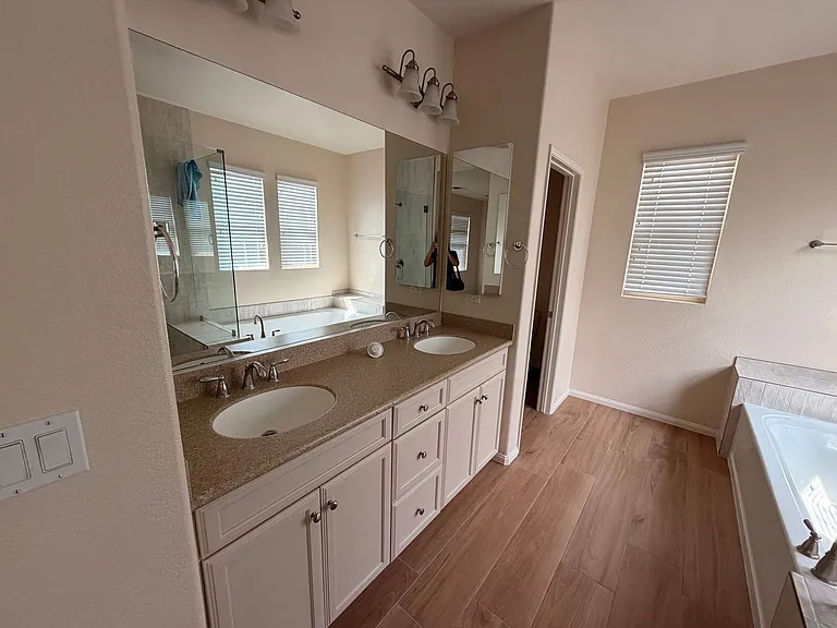1729 Cripple Creek Dr #4 — Photo 37