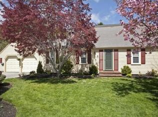 10 Longmeadow Rd, Hingham, MA 02043