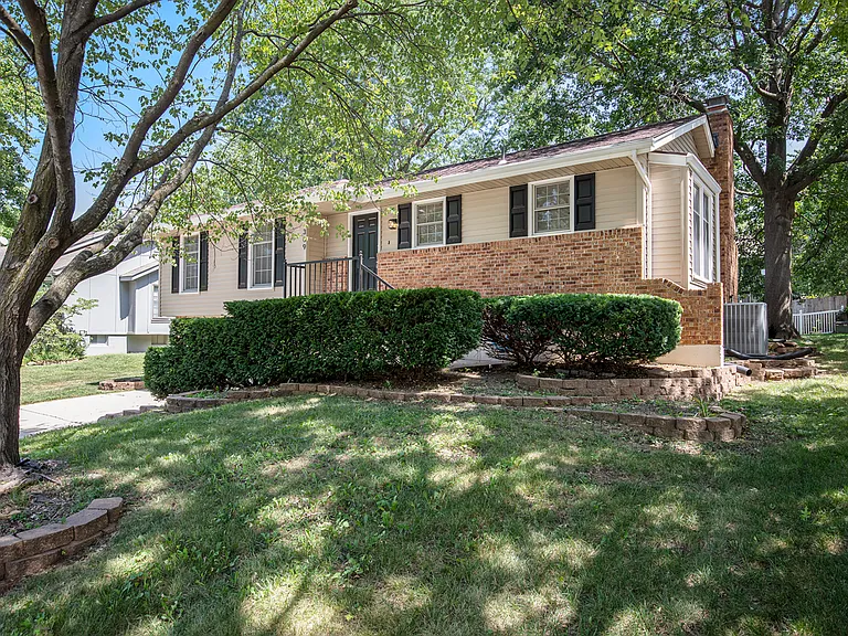 309 SE Brownfield Dr — Photo 26