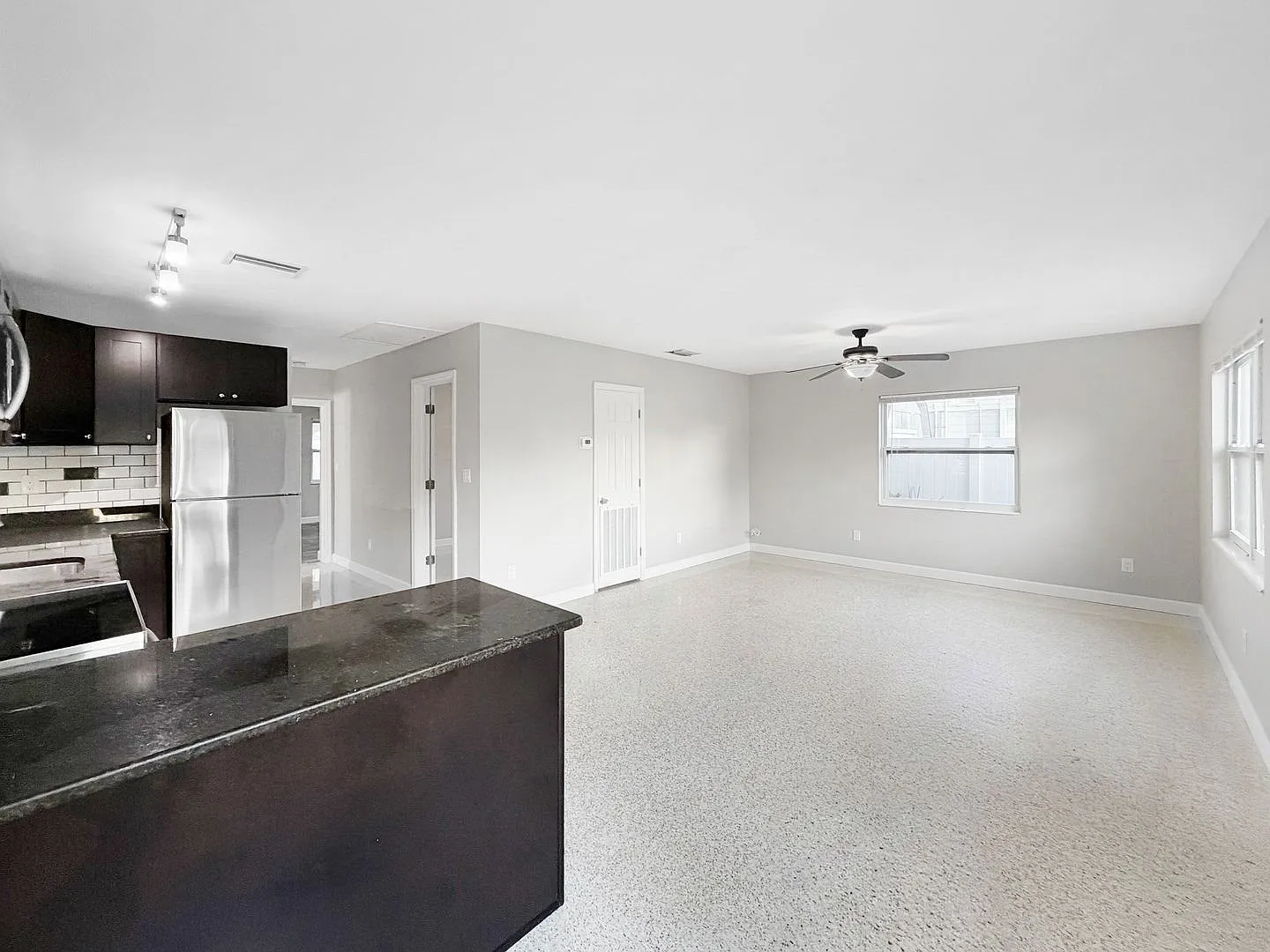 Must See This Completely Renovated Duplex in the Heart of Gulfport! 2bed | 1bath — Photo 4