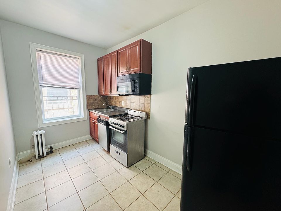 1st image of 130-126 Corbin Ave #402