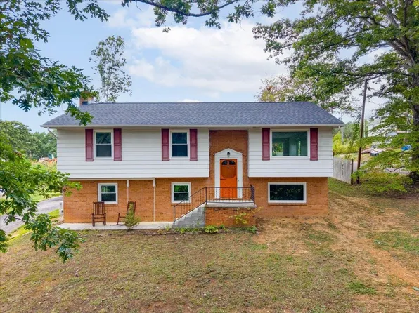 1370 Roanoke St, Christiansburg, VA 24073