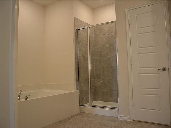 5th image of 2447 Klamath Dr