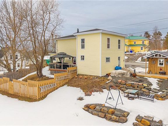 3rd image of 30 Carleton St