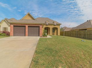 100 Heathwood Dr, Broussard, LA 70518