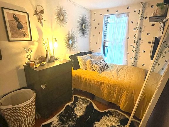 5th image of 207 E 5th St APT 17