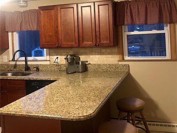 4th image of 292 Harriet Ln