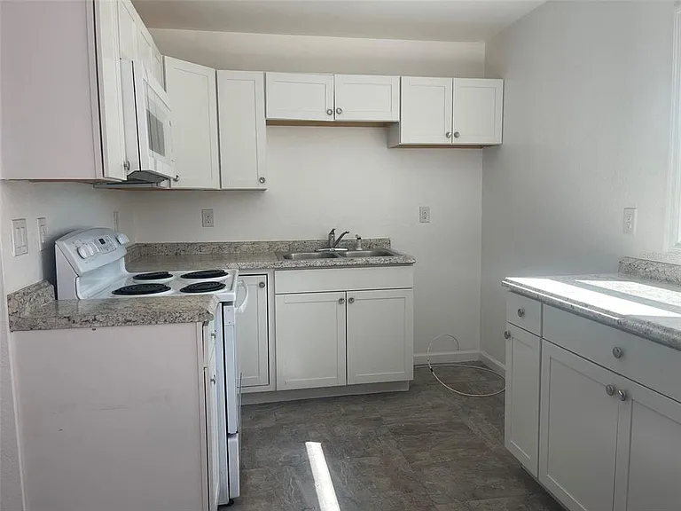 525 E Helen Ave — Photo 15