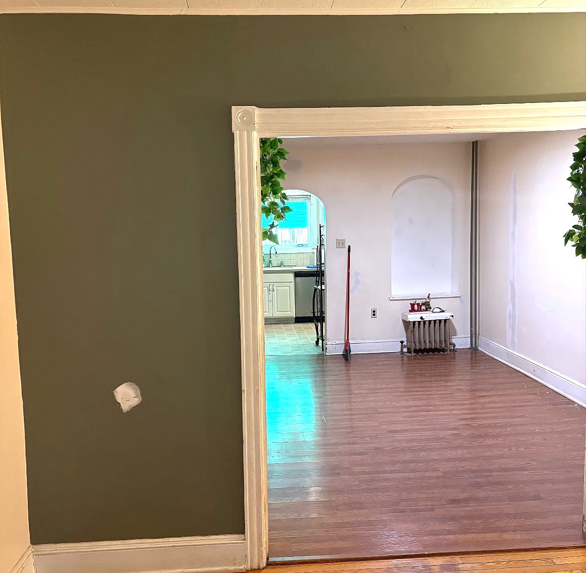 3 bed, 1100 sqft, $1,600 — Photo 2