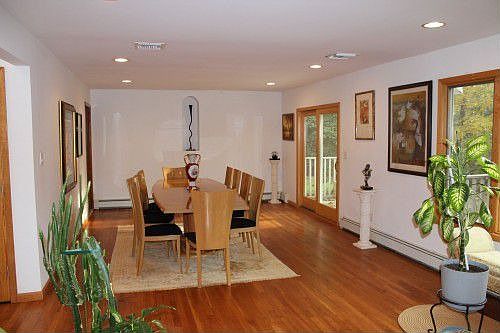 3rd image of 30 Redwood Dr