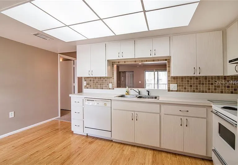 2415 Bayshore Gardens Pkwy #7 — Photo 6