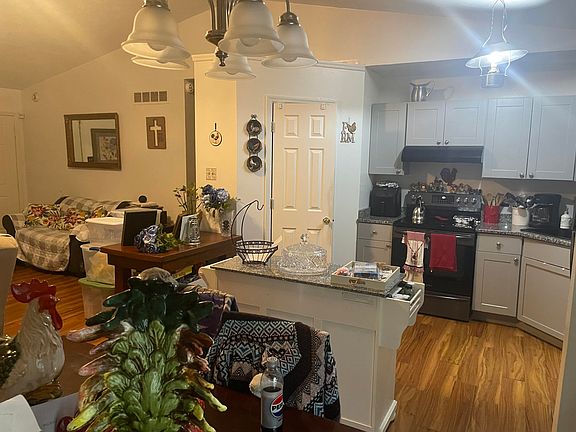 5th image of 263 Williamsburg Dr