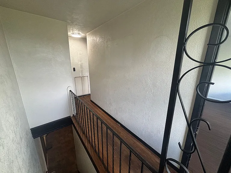 434 Katherine St — Photo 10