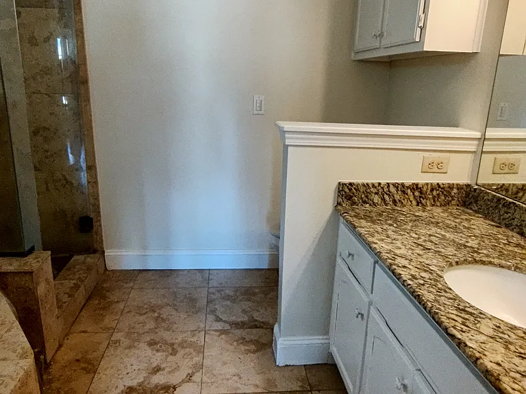 5005 S Poplar Ave — Photo 12