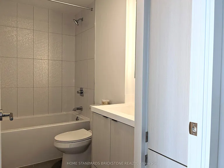20 Inn On The Park Dr #1839 — Photo 8