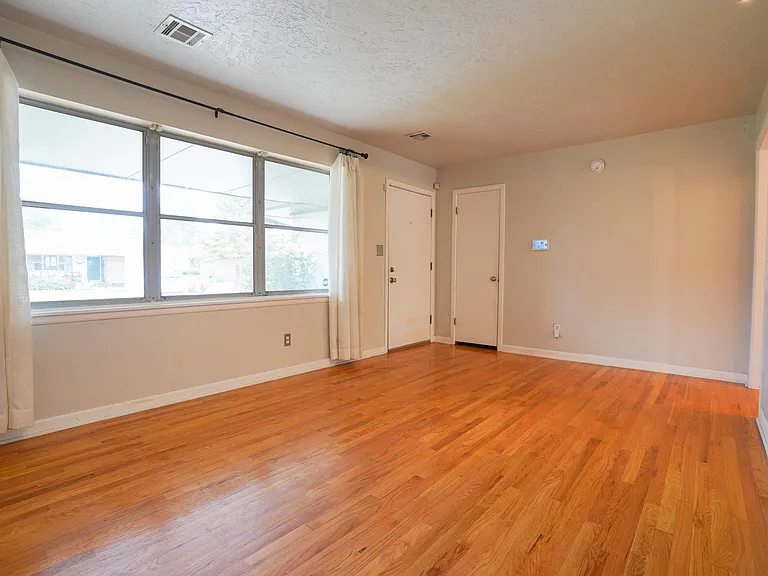 10741 Whitehaven Rd — Photo 5