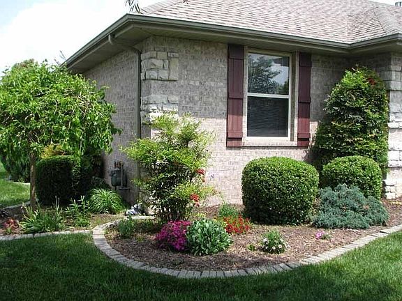 4th image of 951 E Lily Dr
